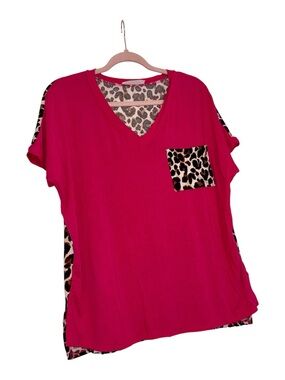 Women’s Fuchsia V-Neck Top with Leopard Accent Pocket, small, euc, worn once!